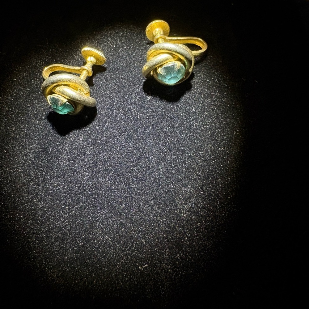 Vintage set of screw back earrings